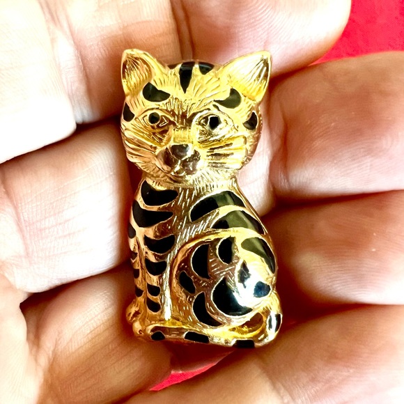 Cat Brooch Pin Unsigned Gold Black Enamel - Picture 1 of 6